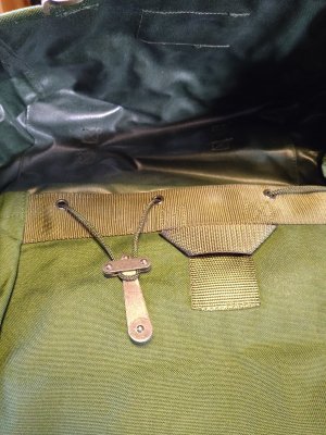 Zoom bild av militär ryggsäck