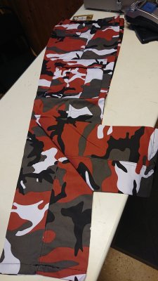 red camo byxor